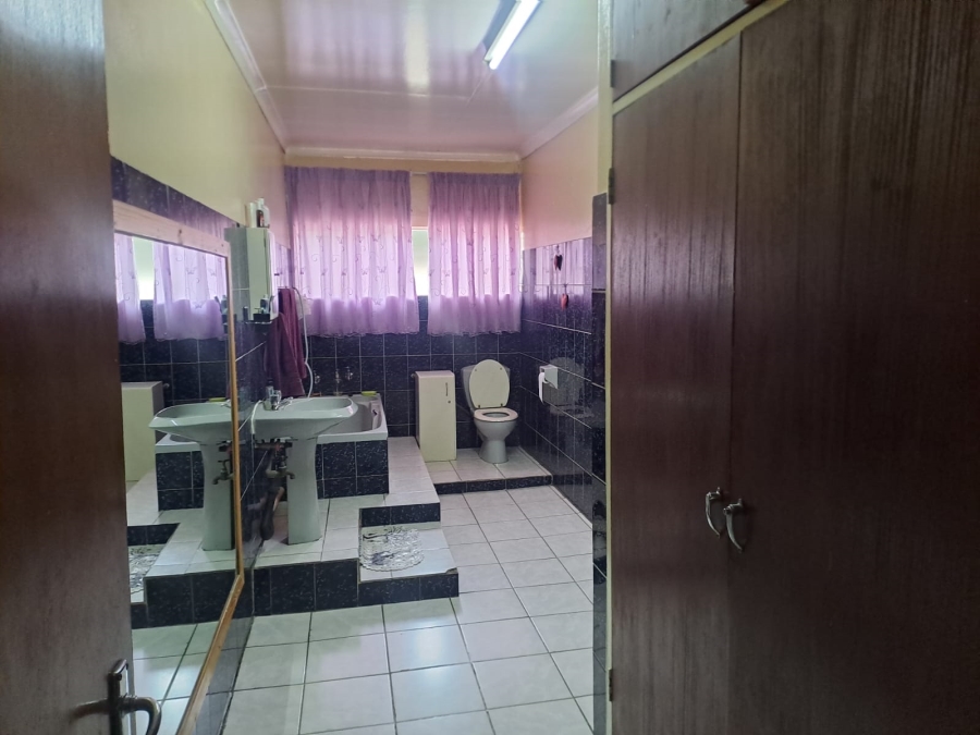 15 Bedroom Property for Sale in Oos Einde North West